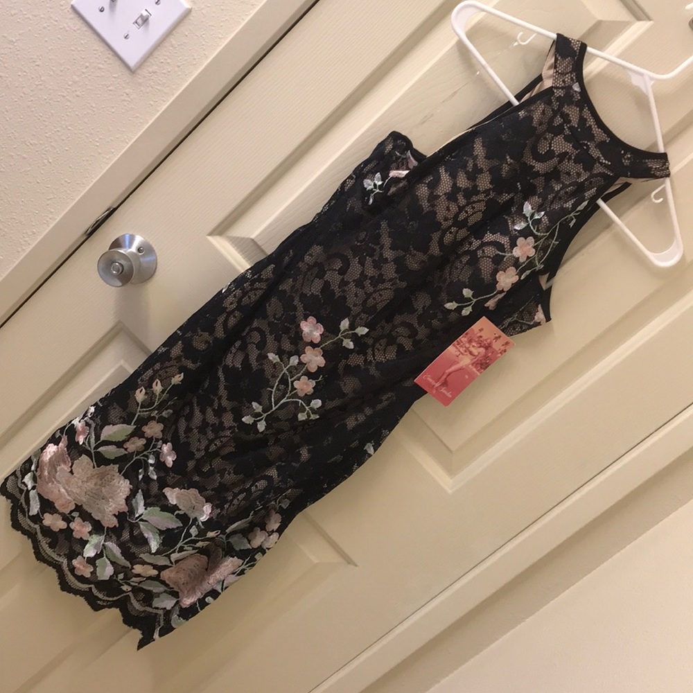 Black lace red w/embroidery flowers